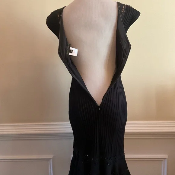 Tadashi Shoji Special Occasion Black Fitted Dress Lace Peplum Hem Size XS